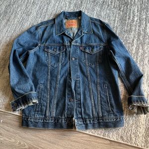 Levi’s jean jacket size L great condition only worn a few times
